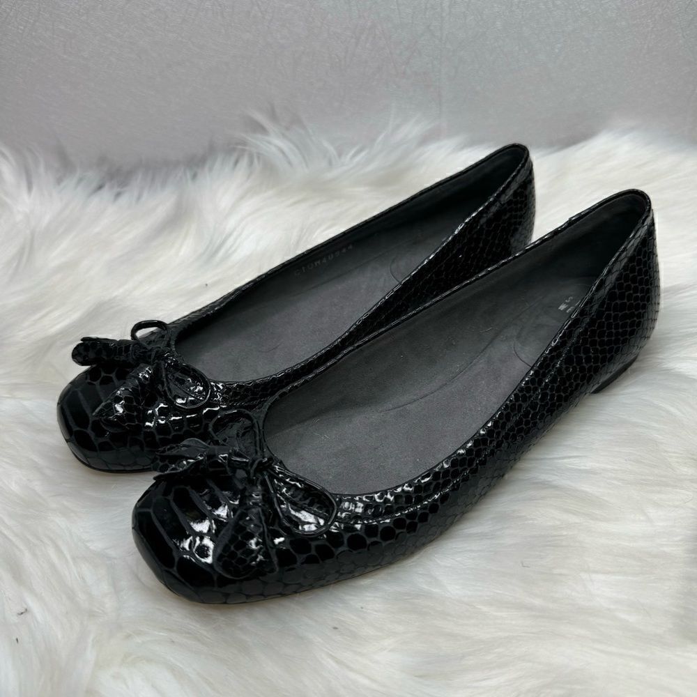 Stuart Weitzman Snakeskin Patent Leather Bow Tassel Flats 7.5